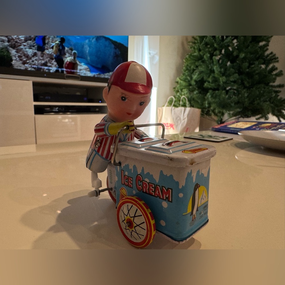 Vintage Wind Up Tin Toy Ice Cream Cart vendor - Works great! - Picture 5 of 8